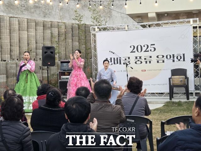 통기타·국악 살롱에서 음악회가 개최되고 있다. /광주 남구