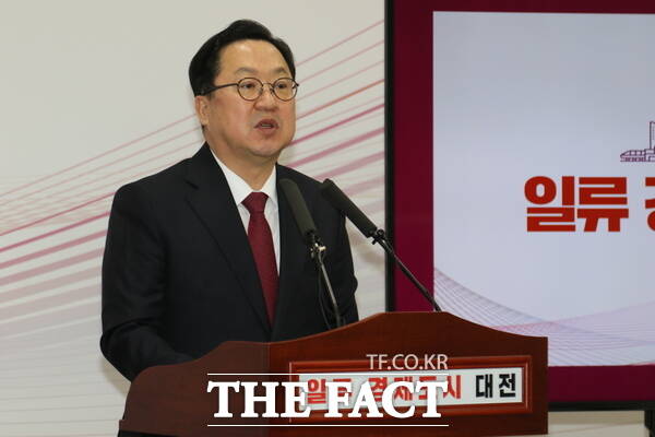 이장우 대전시장이 16일 긴급 기자회견을 열고 정부의 행정통합 관련 브리핑에 대한 실망감을 표했다. /정예준 기자