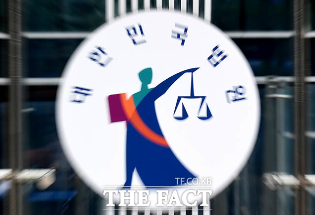 서울중앙지법 형사22부(양철한 부장판사)는 살인 혐의를 받는 김모(32)씨의 1차 공판을 27일 열었다. /이새롬 기자