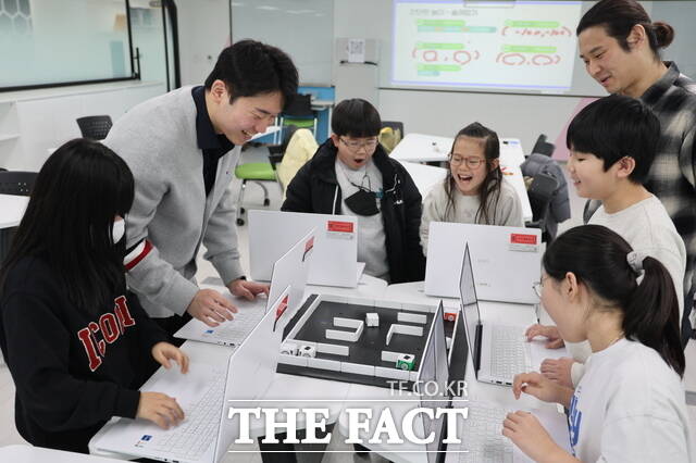 천안교육지원청은 천안AI꿈키움터에서 2025 천안AI꿈키움터 겨울방학캠프를 운영한다. /천안교육지원청