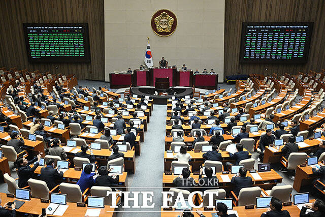 2차 종합특검법이 16일 오후 국회 본회의에서 통과되고 있다. /국회=남용희 기자