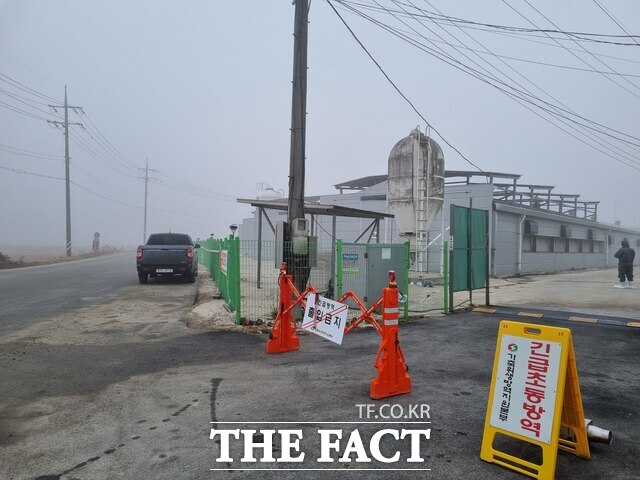 당진시 한 산란계 농장에서 16일 고병원성 조류인플루엔자 감염이 확진돼 방역 당국이 살처분 등 긴급 방역 조치에 들어갔다. /당진시