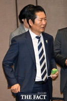  무제한 토론 종결 투표 마친 정청래 대표 [포토]