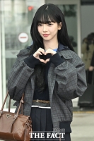  카리나, 팬 향해 '하트 발사' [포토]