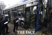  '아수라장'된 서대문역 사거리, 시내버스 농협으로 돌진 [TF포착]