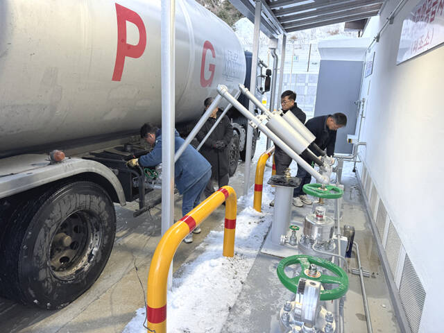울릉군이 LPG 배관망 구축 사업 추진 5년 만에 최근 첫 가스 충전을 시작했다. /울릉군