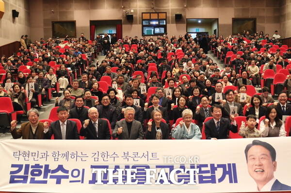 김한수 전 배재대학교 부총장이 17일 배재대학교 21세기관에서 교실을 교실답게 북콘서트를 개최했다. /정예준 기자