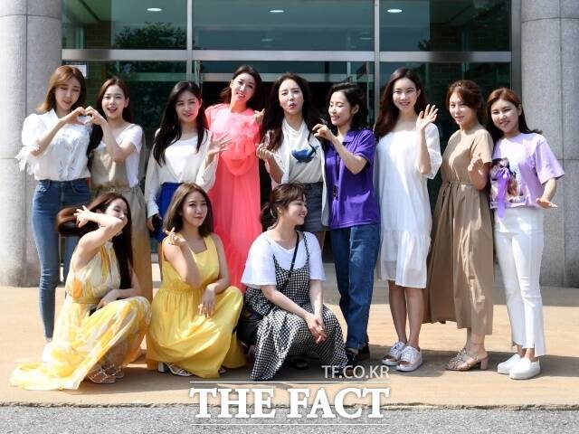 원로·레전드급·중간급·신인·무명 가수가 조화를 이루는 가요무대 출연진의 황금 분할이 무너졌다는 말이 심심찮게 나오고 있다. 사진은 미스트롯 원조, 시즌1 출신 가수들(뒷줄 왼쪽부터 시계방향으로 하유비, 강예슬, 정다경, 두리, 숙행, 홍자, 김나희, 김소유, 송가인, 박성연, 김희진, 정미애). /더팩트 DB