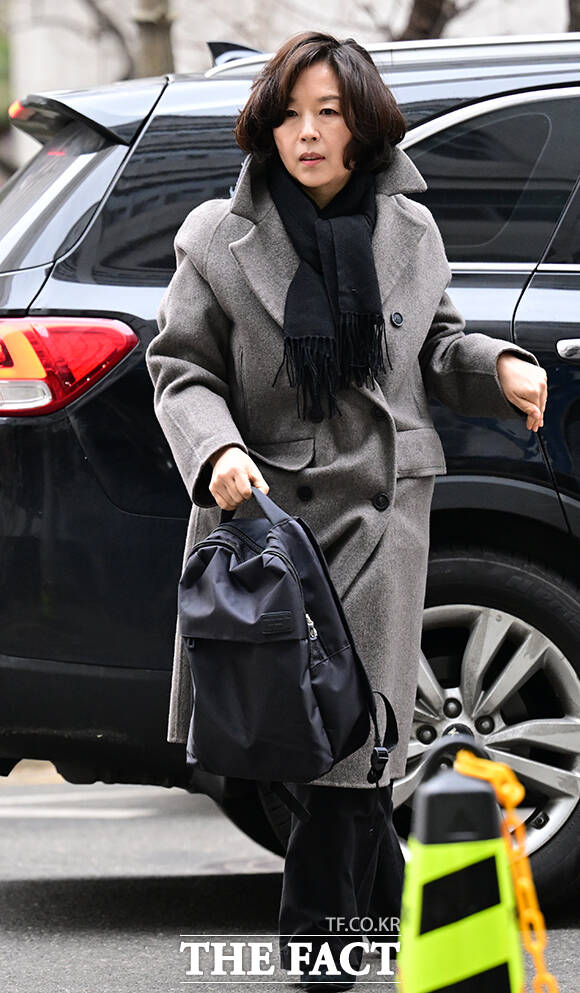 강선우 무소속 의원 측에 '공천 헌금' 1억 원을 건넨 의혹을 받는 김경 서울시의원이 18일 오전 서울 마포구 서울경찰청 공공범죄수사대에서 3차 경찰 조사에 출석하고 있다. /남윤호 기자