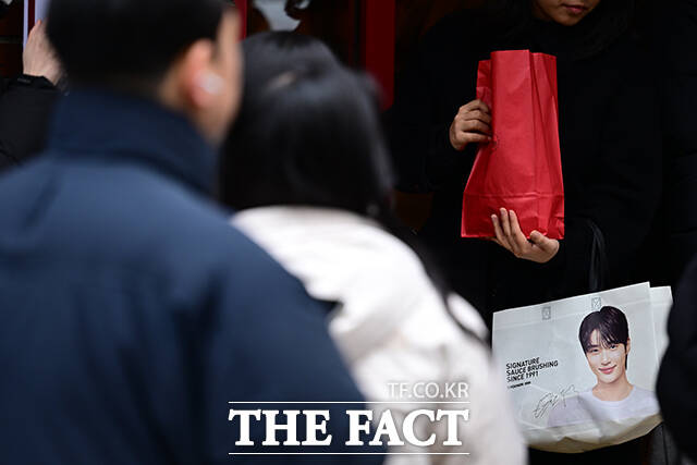 웨이팅 끝에 '구매 성공' 소중한 두쫀쿠!