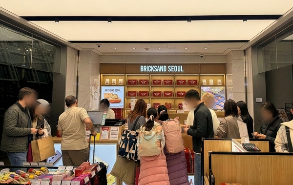 신세계면세점의 식품 큐레이션존 '테이스트 오브 신세계'가 오픈 6개월 만에 면세점 소비 흐름에 변화를 주고 있다. /신세게면세점