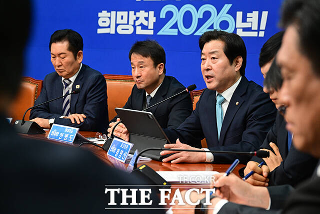 정청래 더불어민주당 대표가 19일 오전 서울 여의도 국회에서 열린 최고위원회의에서 모두발언을 하고 있다. /국회=남윤호 기자