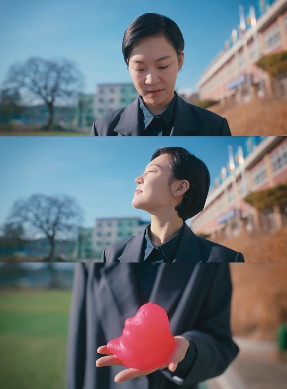 배우 한예리가 걸그룹 키스오브라이프의 컴백을 알리는 인트로 티저에 등장했다. /영상 캡처