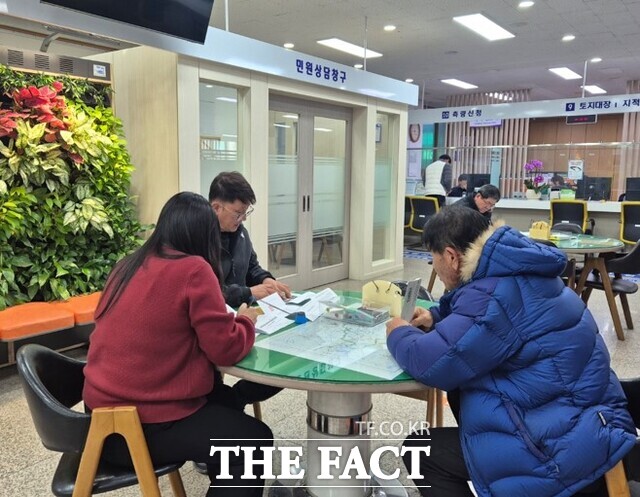영광군이 건설건축물 존치기간 연장 신고서 작성 대행 서비스를 운영하고 있다. /영광군