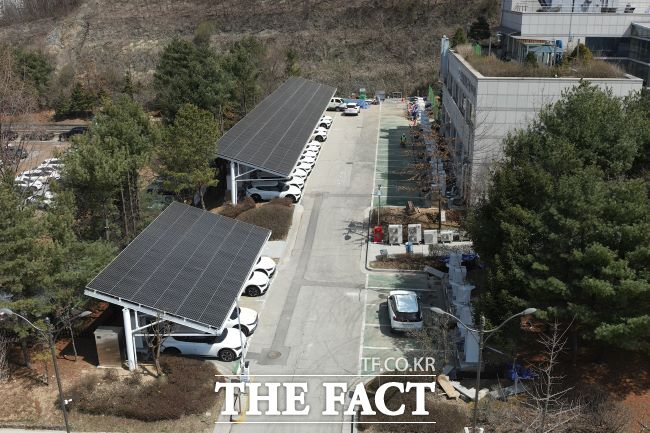 주차장 태양광 발전 시설. /경기도
