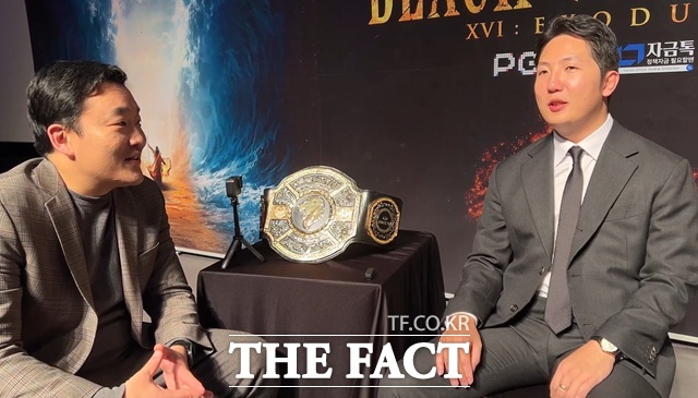 오앤이 길로틴은 17일 미디어데이 후 블랙컴뱃 검정 대표와 만났다. 검정(오른쪽)은 취재진의 질문에 답하며 블랙컴뱃이 그리는 미래에 대해 시원하게 들려줬다. /서울 잠실=오승혁 기자, 이상빈 기자