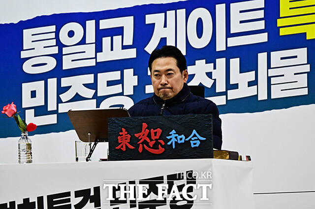 장동혁 국민의힘 대표가 19일 오후 서울 여의도 국회 로텐더홀에서 닷새째 단식을 이어가고 있다. /국회=배정한 기자