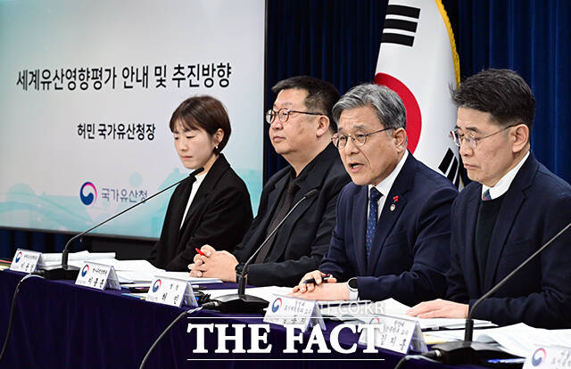 허민 국가유산청장이 19일 오후 서울 종로구 정부서울청사에서 열린 종묘 관련 세계유산영향평가 정책 설명회에 참석해 모두발언을 하고 있다. /임영무 기자