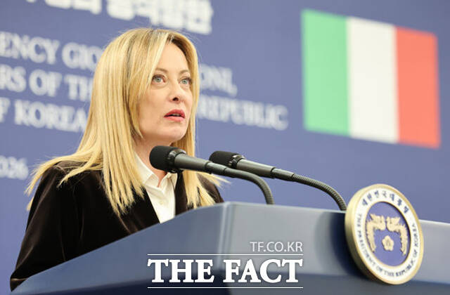 이재명 대통령(오른쪽)이 19일 오후 청와대에서 조르자 멜로니 이탈리아 총리와 한-이탈리아 공동언론발표를 하고 있다. /뉴시스