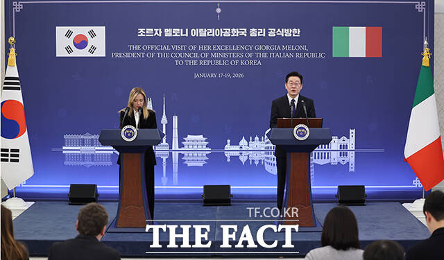 이재명 대통령(오른쪽)이 19일 오후 청와대에서 조르자 멜로니 이탈리아 총리와 한-이탈리아 공동언론발표를 하고 있다. /뉴시스