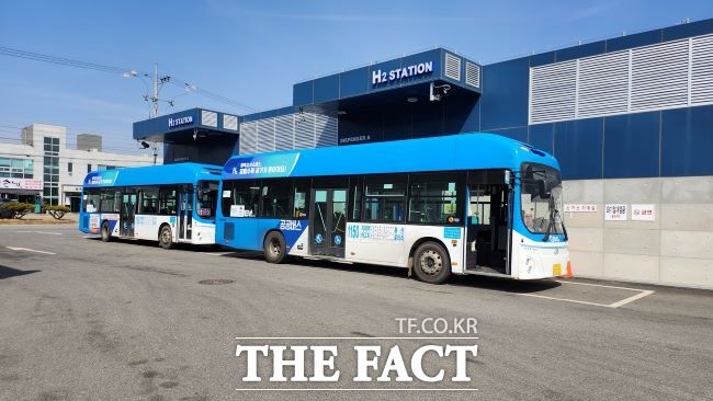 충전 중인 수소버스 /경기도