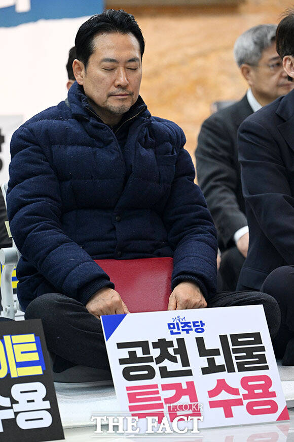 단식농성 5일째 맞은 장 대표.