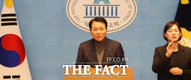 성일종 국회의원이 19일 국회 소통관에서 대전·충남 행정통합 특별법과 관련한 기자회견을 하고 있다. /성일종 의원실