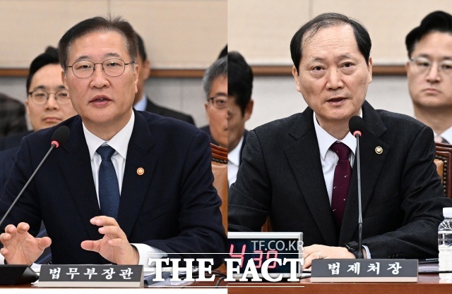 12·3 비상계엄 가담과 김건희 여사 수사 무마 의혹을 받는 박성재 전 법무부 장관(왼쪽)의 첫 재판이 오는 26일 열린다. 오른쪽은 이완규 전 법제처장./더팩트DB