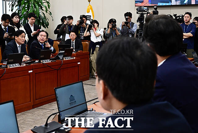 의사진행 발언하는 정태호 재경위 여당 간사.