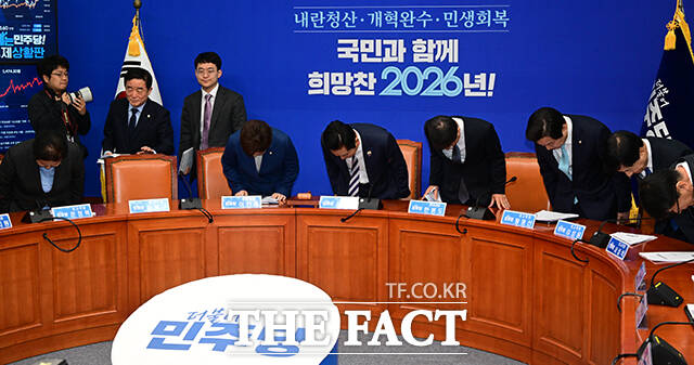 정청래 더불어민주당 대표가 19일 오전 서울 여의도 국회에서 열린 최고위원회의에서 모두발언을 하고 있다. /국회=남윤호 기자