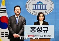  홍성규 대변인 소개하는 김재연 진보당 상임대표 [포토]