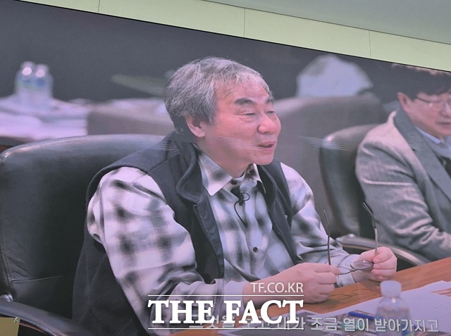 20일 오승혁의 현장은 홍범준 대표의 갑질 논란으로 화제인 좋은책신사고의 서울 강서구 마곡 사옥을 찾았다. 사옥 1층 로비 대형 스크린에서는 홍 대표의 서울대 1000억원 기부 영상이 반복 재생되고 있었다. /서울 강서구=오승혁 기자