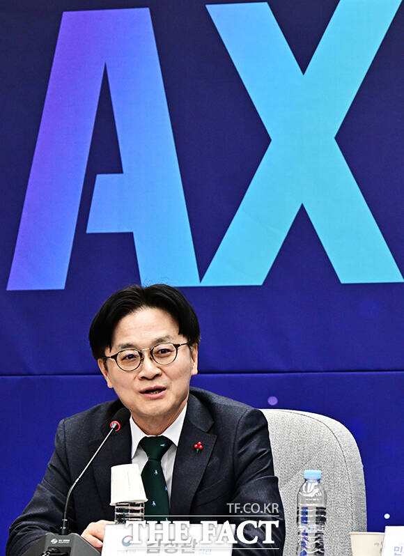 김정관 산업통상부 장관이 20일 오후 서울 여의도 국회에서 열린 AX 발전을 위한 정책간담회에 참석해 인사말을 하고 있다.