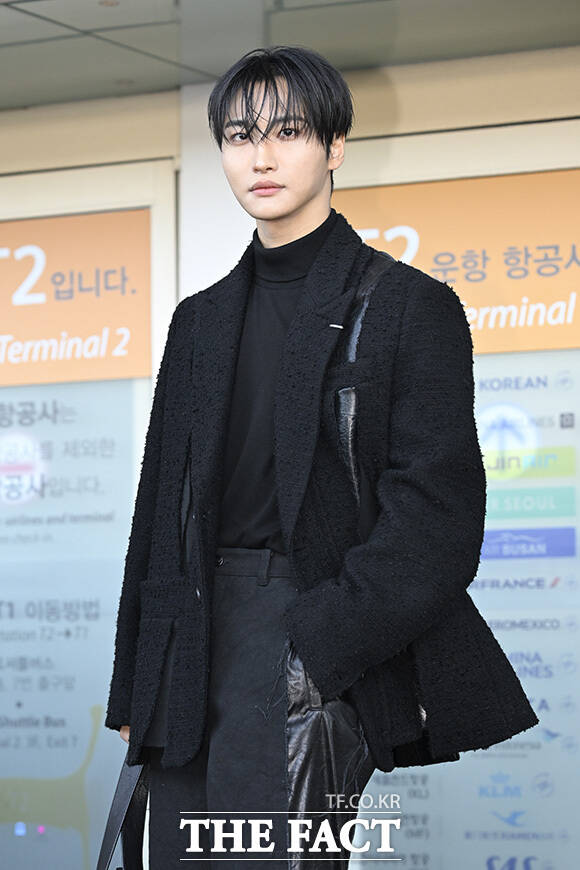 팬들에게 화답하는 성화.