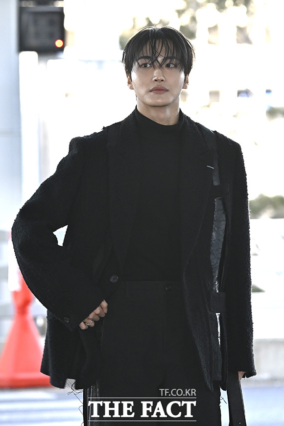 팬들에게 화답하는 성화.