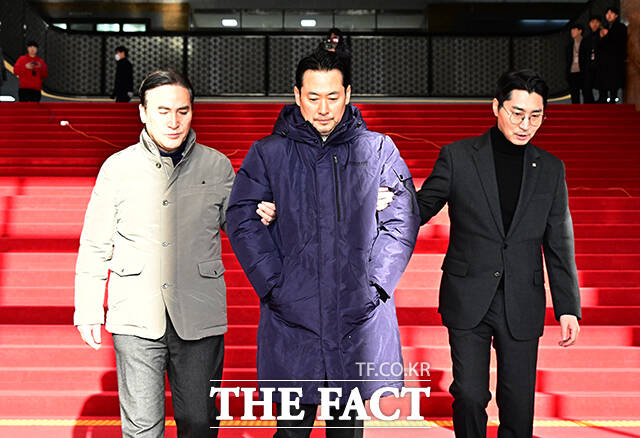 장동혁 국민의힘 대표가 20일 오전 서울 여의도 국회 로텐더홀에서 엿새째 단식을 이어가고 있다. /국회=배정한 기자