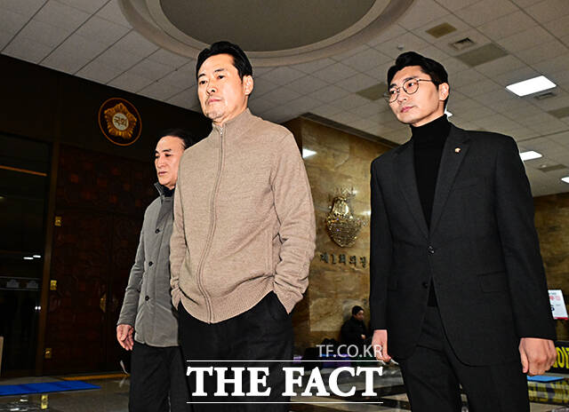 장동혁 국민의힘 대표가 20일 오전 서울 여의도 국회 로텐더홀에서 엿새째 단식을 이어가고 있다. /국회=배정한 기자