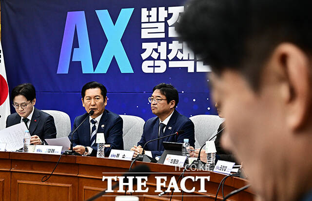 김정관 산업통상부 장관이 20일 오후 서울 여의도 국회에서 열린 AX 발전을 위한 정책간담회에 참석해 인사말을 하고 있다.