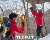  눈보라 속에서도 로프를 놓지 않았다…울릉 설산을 지키는 사람들