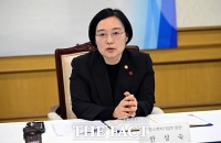  노동부와 업무협약에서 인사말하는 한성숙 장관 [포토]