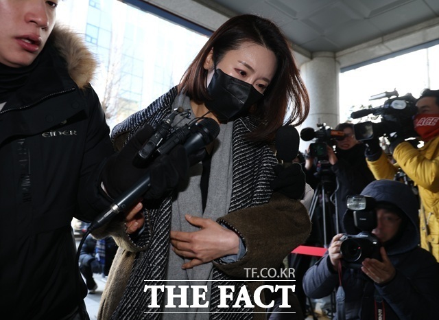 서울경찰청 공공범죄수사대는 21일 오후 2시께부터 6시28분께까지 정치자금법 위반과 업무상 횡령, 위계 공무집행방해 등 혐의를 받는 이지희 동작구의원을 피의자 신분으로 불러 조사했다. /뉴시스