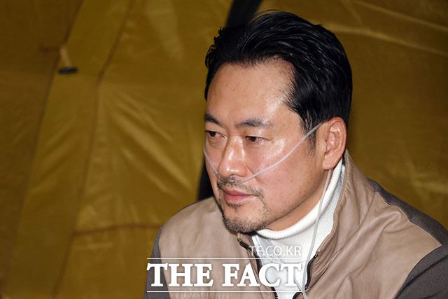 송언석 국민의힘 원내대표가 21일 이재명 대통령의 신년 기자회견을 두고 혹시나 했지만 역시나 화려한 말잔치에 그쳤다고 평가절하했다. 사진은 단식 7일차를 맞은 장동혁 대표. /남용희 기자