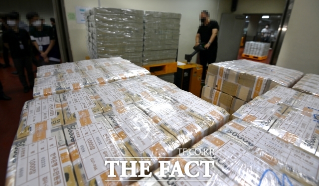 21일 서금원에 따르면 지난해 총 3732억원의 휴면예금이 원권리자에게 돌아갔다. 사진은 기사 내용과 무관함. /더팩트 DB