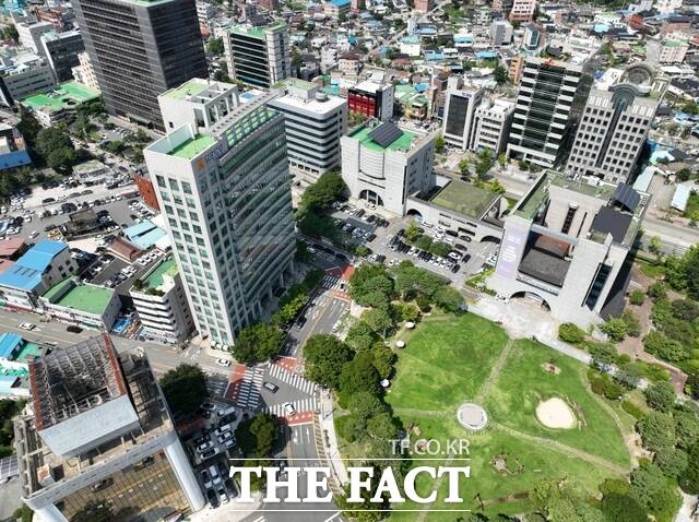 전북 전주시청사 및 별관 전경. /전주시