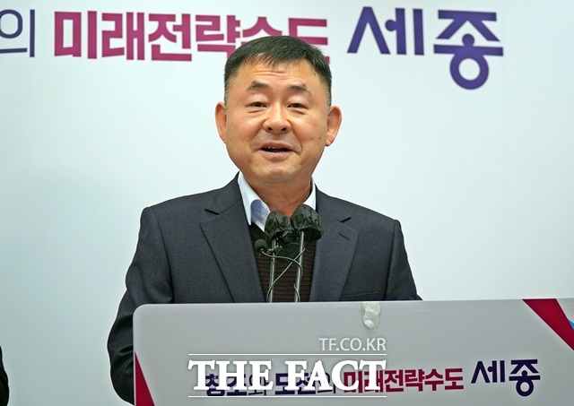 김려수 세종시 보건복지국장이 21일 시청 정음실에서 열린 언론브리핑을 통해 함께 누리는 복지, 더 건강한 세종을 비전으로 한 2026년 주요 업무계획을 발표하고 있다. /김형중 기자