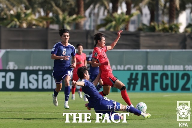 이민성 감독이 이끄는 한국 23세 이하 축구대표팀은 20일 일본과 2026 AFC U23 아시안컵 준결승전에서 0-1로 패하며 결승 진출에 실패했다.두 살 어린 일본선수들을 상대로 한국은 개인기와 조직력, 경기운영에서 모두 밀려 한국과 일본의 격차를 실감케 했다./제다=KFA