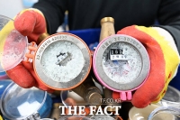  서울 얼린 '최강 한파'...밤사이 수도계량기 동파 13건 [TF사진관]