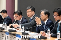  '홈플러스 관련 긴급 좌담회' 좌장 맡은 김남근 의원 [포토]