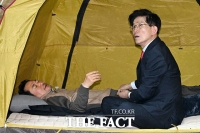  '단식 7일' 장동혁 대표 찾은 김문수 전 장관 [TF사진관]