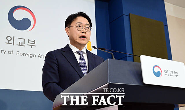 이문배 외교부 부대변인이 22일 오후 서울 종로구 외교부에서 현안관련 정례브리핑을 하고 있다. /임영무 기자